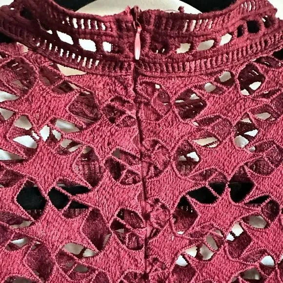 EUC Women’s Burgundy Long Sleeve Bodycon Dress Cut Outs -Tiered Bottom -Size M - Picture 13 of 14